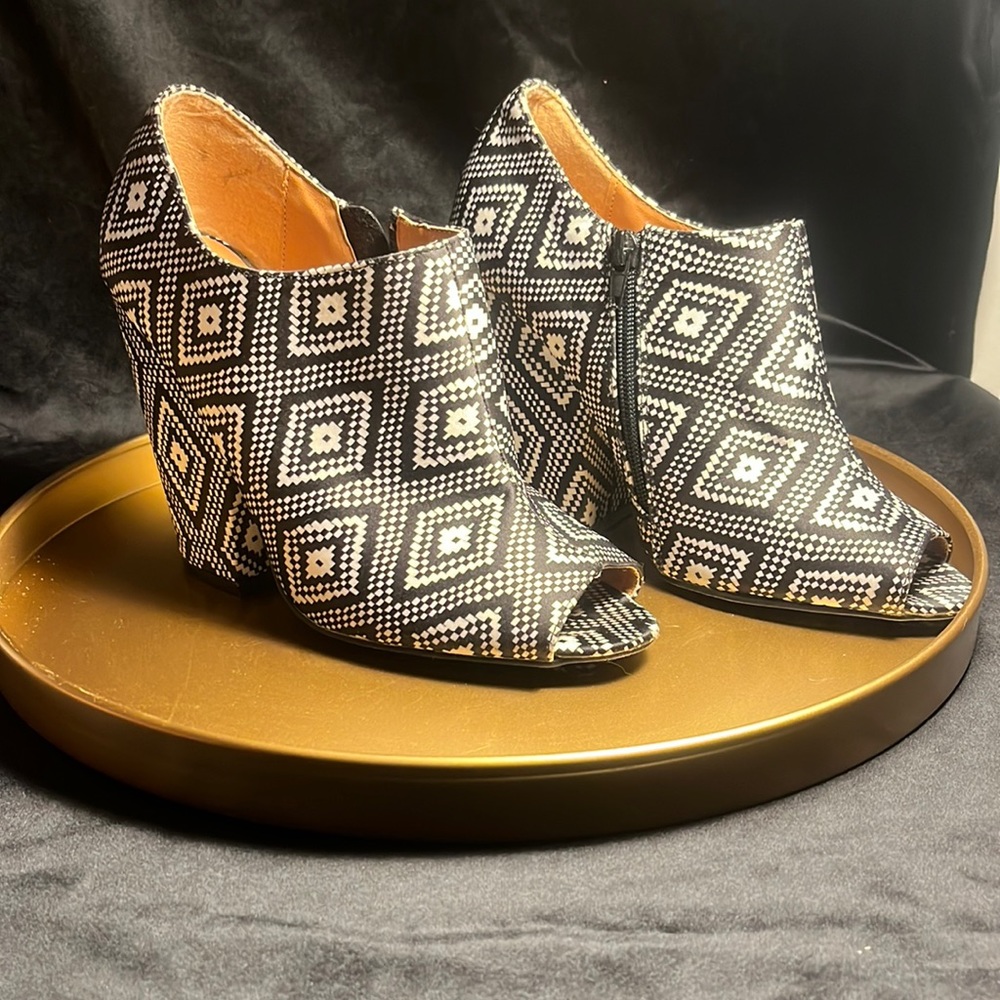 Cato Black&White Peep Toe sz10